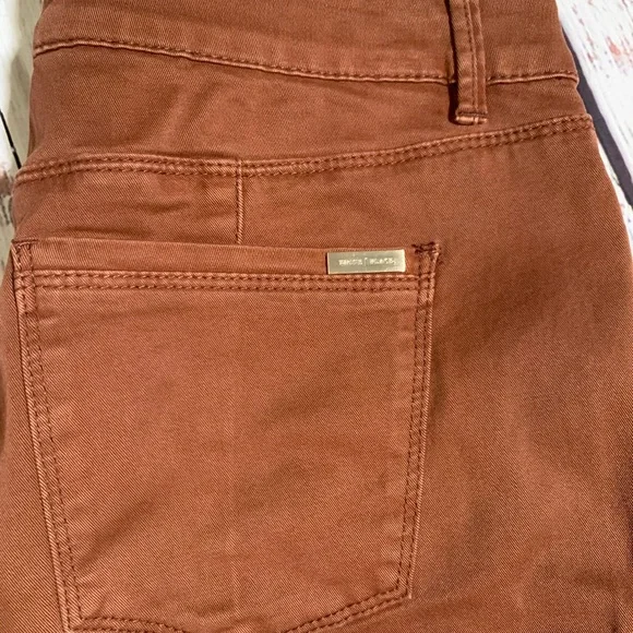 White House Black Market skimmer brown pants. Size 6. - Picture 9 of 9